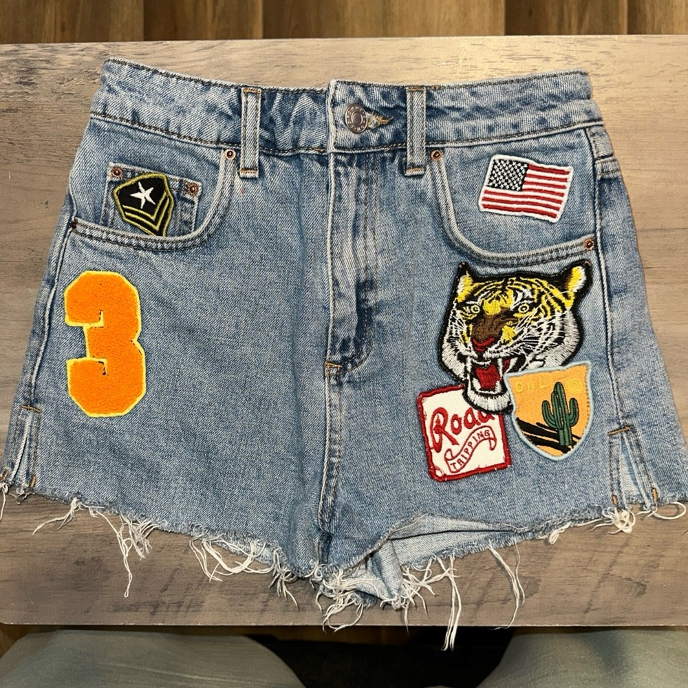 Top Shop Moto Mom Multi Patch Distressed Jean Cut Off Shorts Size Us Size 4